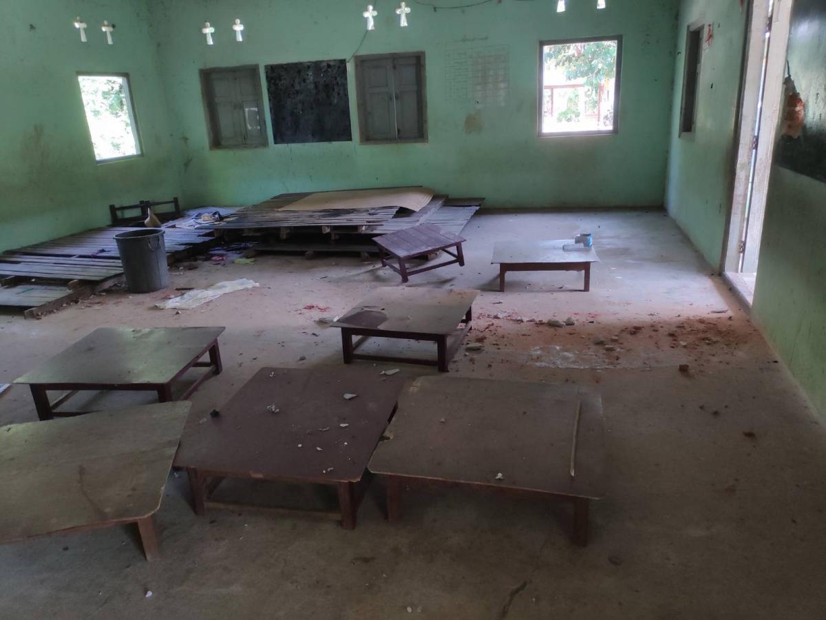 ဒီပဲယင်းမြို့နယ်လက်ယက်ကုန်းကျေးရွာကို လေကြောင်းထိုက်ခိုက်မှု ပြုလုပ်ခဲ့ပြီးနောက် မြင်တွေ့ရသည့် စာသင်ခန်း ပုံ