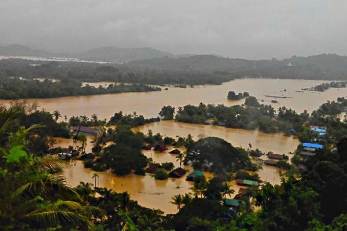 ဇွန် ၂၆ ညနေ သံတွဲမြို့ ရေကြီးနေပုံ ( ဓာတ်ပုံ - ကိုဆောင်းသစ်)