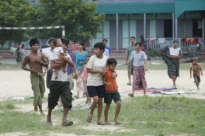 ရေဘေးဒုက္ခခံစားနေရသည့် စစ်ကိုင်းတိုင်း၊ ကလေးမြို့မှ ကလေးငယ်အချို့အား သြဂုတ် ၄ရက်က တွေ့ရစဉ်။ (ဓာတ်ပုံ- ဟောင်ဆာ (ရာမည)
