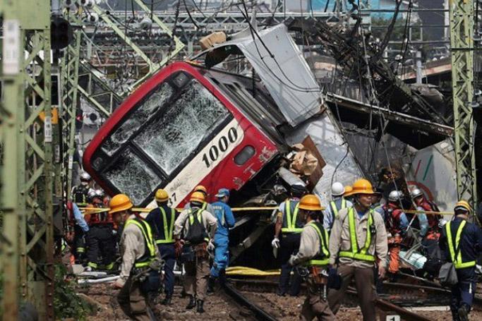 The accident derailed the front carriage of the train and badly damaged the truck. (Photo: AFP) 