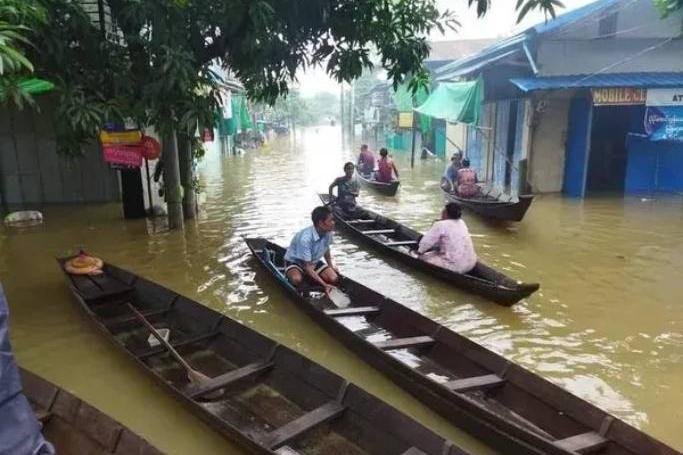 ပုံအညွှန်း - ပြီးခဲ့သည့် သြဂုတ်လက ပဲခူးမြစ်ရေမြင့်တက်မှုကြောင့် ပဲခူးမြို့အတွင်း ရေကြီးရေလျှံမှု ဖြစ်ပွားခဲ့စဥ်။ (ပုံ - အဟောင်း)