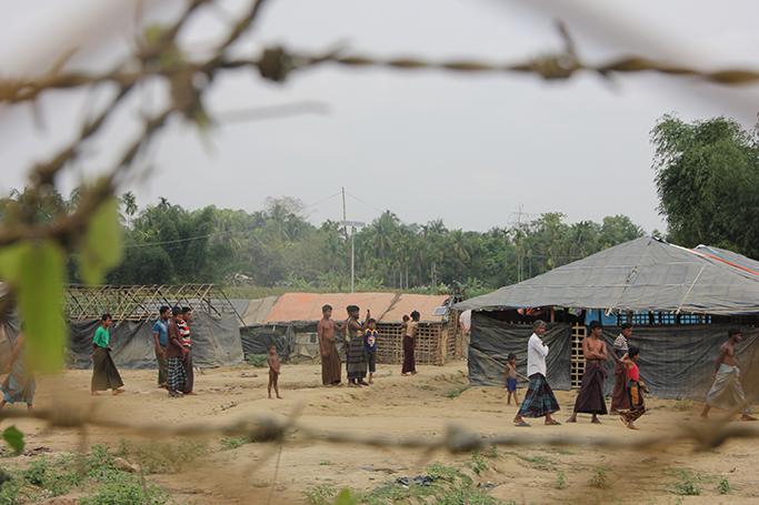 နှစ်နိုင်ငံနယ်စပ်မျဉ်းအနီး နေထိုင်ကြသူများ မြန်မာနိုင်ငံဘက်မှ တွေ့မြင်ရစဉ်။ ဓာတ်ပုံ-အေးချမ်းခိုင်