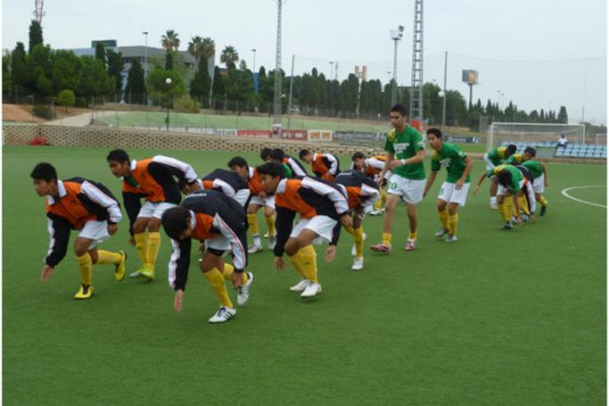 ဗလန်စီယာအကယ်ဒမီမှ ကစားသမားလေးများ လေ့ကျင့်နေမှုကို တွေ့ရစဉ်။