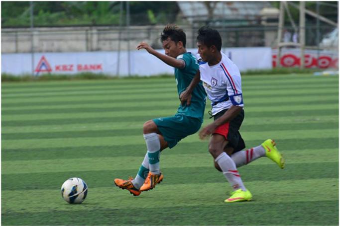 ရန်ကုန်နှင့် ကမ္ဘောဇတို့ အကြိတ်အနယ်ကစားစဉ်။ (ဓာတ်ပုံ - Yangon United )