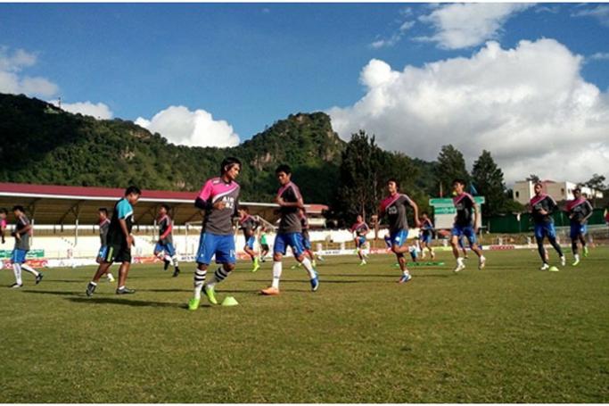 ပြီးခဲ့သည့်ဘောလုံးရာသီက တောင်ကြီးကွင်း၌ လေ့ကျင့်မှုများပြုလုပ်နေသည့် ကမ္ဘောဇအသင်းအား တွေ့ရစဉ်။ (ဓာတ်ပုံ- KBZ )