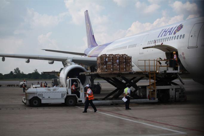 ရန်ကုုန် အပြည်ပြည်ဆိုုင်ရာလေဆိပ်ရှိ လေယဉ်များဆင်းသက်နေသည်ကိုုတွေ့ရစဉ်။ ဓာတ်ပုံ- ဟောင်ဆာ(ရာမည)