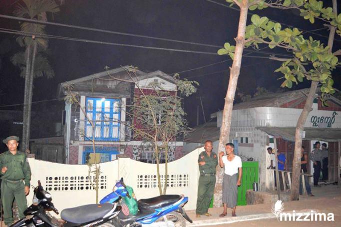 သတင်းထောက် ကိုမင်းမင်း၏ ယခင် နေအိမ်အား ၂၀၁၆ ခုနှစ် မတ်လ (၁၀) ရက် ညသန်းခေါင်ယံတွင် ဗုံးဖြင့်တိုက်ခိုက်ခံခဲ့ရစဉ်က လုံခြုံရေးအဖွဲ့များ လာရောက်စစ်ဆေးခဲ့စဉ်
