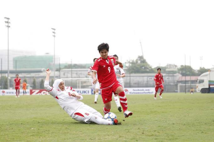  မြန်မာအသင်းနှင့်ဆီးရီးယားအသင်းတို့ ယှဉ်ပြိုင်ကစားနေစဉ် (ဓါတ်ပုံ MFF)
 
 