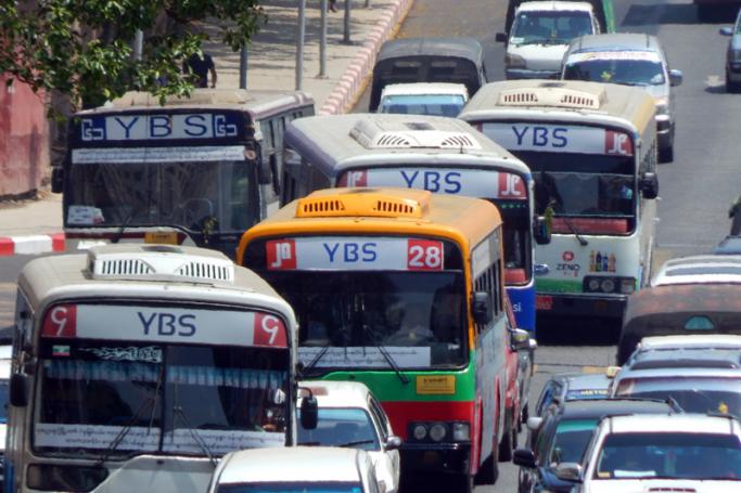 ရန်ကုန်မြို့တွင်း ပြေးဆွဲနေသော YBS ကားများအား တွေ့ရစဉ်။