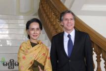 မြန်မာနိုင်ငံသို့ရောက်ရှိနေသော အမေရိကန် လက်ထောက်နိုင်ငံခြားရေးဝန်ကြီး Mr.Tony Blinken သည် အမျိုးသားဒီမိုကရေစီအဖွဲ့ချုပ်ဥက္ကဌ ဒေါ်အောင်ဆန်းစုကြည်နှင့် ဇန်နဝါရီ ၁၈ရက်က တွေ့ဆုံစဉ်။ (ဓာတ်ပုံ-မင်းမင်း)