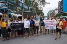 ပုံ - ဇွန်လ ၂၂ ရက် ၊ ရန်ကုန်မြို့ မြို့နယ်ပေါင်းစုံမှ ပြည်သူများ၏ စစ်အာဏာရှင်ဆန့်ကျင်ရေး ဆန္ဒပြလှုပ်ရှားမှုမြင်ကွင်း(Photo - AFP)