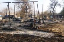 ပုံစာ- မတ်လ၁၅ရက်နေ့က ပေါင်းတည်မြို့နယ် သိမ်းကုန်းကျေးရွာအုပ်စု လဲပင် ကျေးရွာအား စစ်ကောင်စီတပ်မှ မီးရှို့ဖျက်ဆီးခဲ့သည်ကို မြင်တွေ့ရစဉ်