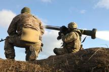 Ukrainian soldiers train with US anti-tank missile near frontline (Photo - AFP)
