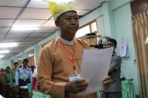 လွှတ်တော်ဥက္ကဋ္ဌအဖြစ် ကျမ်းသစ္စာကျိန်ဆိုနေသောဦးအောင်ကျော်ခိုင် (ဓာတ်ပုံ -ဖြိုးသီဟချို/Myanmar Now)