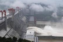 တရုတ်ပြည်အလယ်ပိုင်းဟူဘေးပြည်နယ်ရှိ Yichang အနီးရှိ Yangtze မြစ်ပေါ်ရှိ Three Gorges Dam