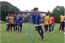 ပဲခူးမြို့ တိုင်းအားကစားကွင်း၌ ဟံသာဝတီအသင်း ကစားသမားများ လေ့ကျင့်မှု ပြုလုပ်နေစဉ် (ဓာတ်ပုံ-HUFC)