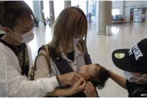 ရောဂါကူးစက်မည်ကို စိုးရိမ်သော ပြည်သူများ နှာခေါင်းစည်းများ တပ်၍ သွားလာနေကြစဉ်။ ဓာတ်ပုံ- GettyImage