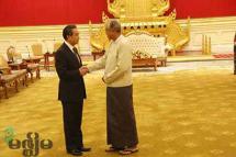 ဧပြီ ၆ရက်က မြန်မာနိုင်ငံသို့လာရောက်သည့် တရုတ်နိုင်ငံခြားရေးဝန်ကြီး Mr.Wan Yi နှင့် မြန်မာသမ္မတ ဦးထင်ကျော်တို့ကို တွေ့ရစဉ်။ (ဓာတ်ပုံ-မင်းမင်း)
