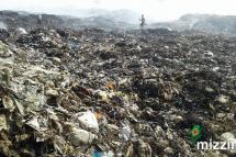  မုံရွာမြို့၊ ချမ်းမြဝတီရပ် ရှိ အမှိုက်ပုံအား မေ ၂၄ ရက်နေ့တွင် တွေ့ရစဉ်။ (ဓါတ်ပုံ-မာန်ဇာမြေမွန်)