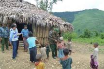 နာဂကိုယ်ပိုင်အုပ်ချုပ်ခွင့်ရဒေသရှိ ကူးစက်မြန် ဝက်သက်ရောဂါ ဖြစ်ပွားနေသည့် ကျေးရွာများတွင် တပ်မတော်မှ ကျန်းမာရေးစောင့်ရှောက်မှုများ ဆောင်ရွက်နေသည်ကို တွေ့ရစဉ်ဓာတ်ပုံ -  Naga Culture and Literature (Central)