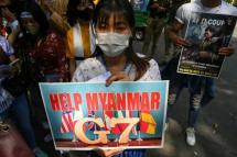 မတ်လ ၃ ရက်နေ့က နယူးဒေလီမှာ ဆန္ဒပြသူတွေဟာ အိမ်နီးချင်းမြန်မာမှာ စစ်တပ်အာဏာသိမ်းမှုကို ဆန့်ကျင်ဆန္ဒပြဖို့ ချီတက်ခဲ့စဉ်။ ဓာတ်ပုံ - AFP