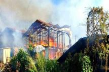 ကျောက်တံခါးမြို့နယ် နံဇကျေးရွာအား စစ်ကောင်စီတပ်က မီးရှို့ဖျက်ဆီးနေပုံ