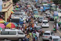 ရန်ကုန်မြို့ ပန်းပဲတန်းမြို့နယ် မဟာဗန္ဓုလလမ်း လမ်းပေဓရှိ မော်တော်ယာဉ်များအား ၂၀၁၄ ခုနှစ် သြဂုတ်လ ၁၅ ရက်ကတွေ့ရစဉ်။ ဓာတ်ပုံ - မဇ္ဈိမ