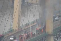 Embedded thumbnail for အင်းစိန်မြို့နယ် အောင်ဇေယျတံတားပေါ်တွင် YBS ယာဉ်တစ်စီး မီးလောင်ကျွမ်းမှုဖြစ်ပွား