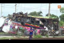 Embedded thumbnail for ထိုင်းမှာ ဘတ်စ်ကားနဲ့ ရထား တိုက်မိပြီး လူ ၁၈ ဦး သေဆုံး 