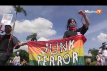 Embedded thumbnail for ဒူတာတေး မိန့်ခွန်းပြောကြားမှု မတိုင်ခင် ဖိလစ်ပိုင်မှာ လူထောင်ချီ စုဝေးချီတက်ဆန္ဒပြ
